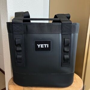 YETI Camino 20 Black